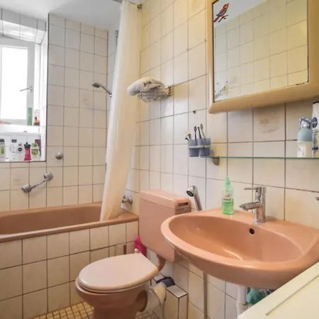 Cozy In Near Center With Shared Bathroom And Kitchen Stuttgart