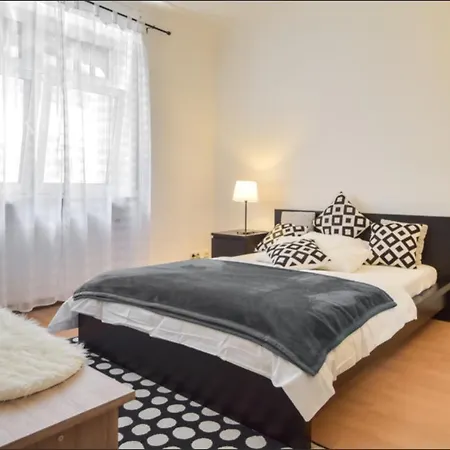 Cozy In Near Center With Shared Bathroom And Kitchen Rum i privatbostad *