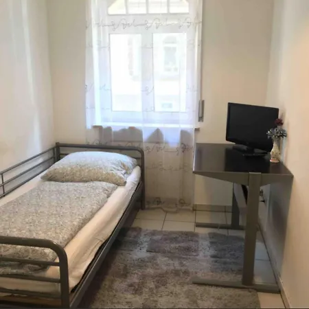 Cozy In Near Center With Shared Bathroom And Kitchen Rum i privatbostad Stuttgart
